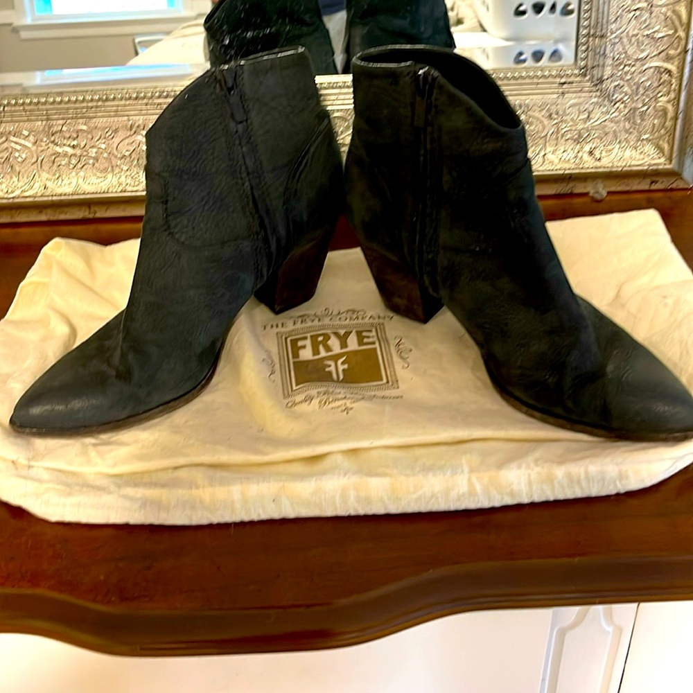 EUC Frye Reina Ankle Boots - size 8